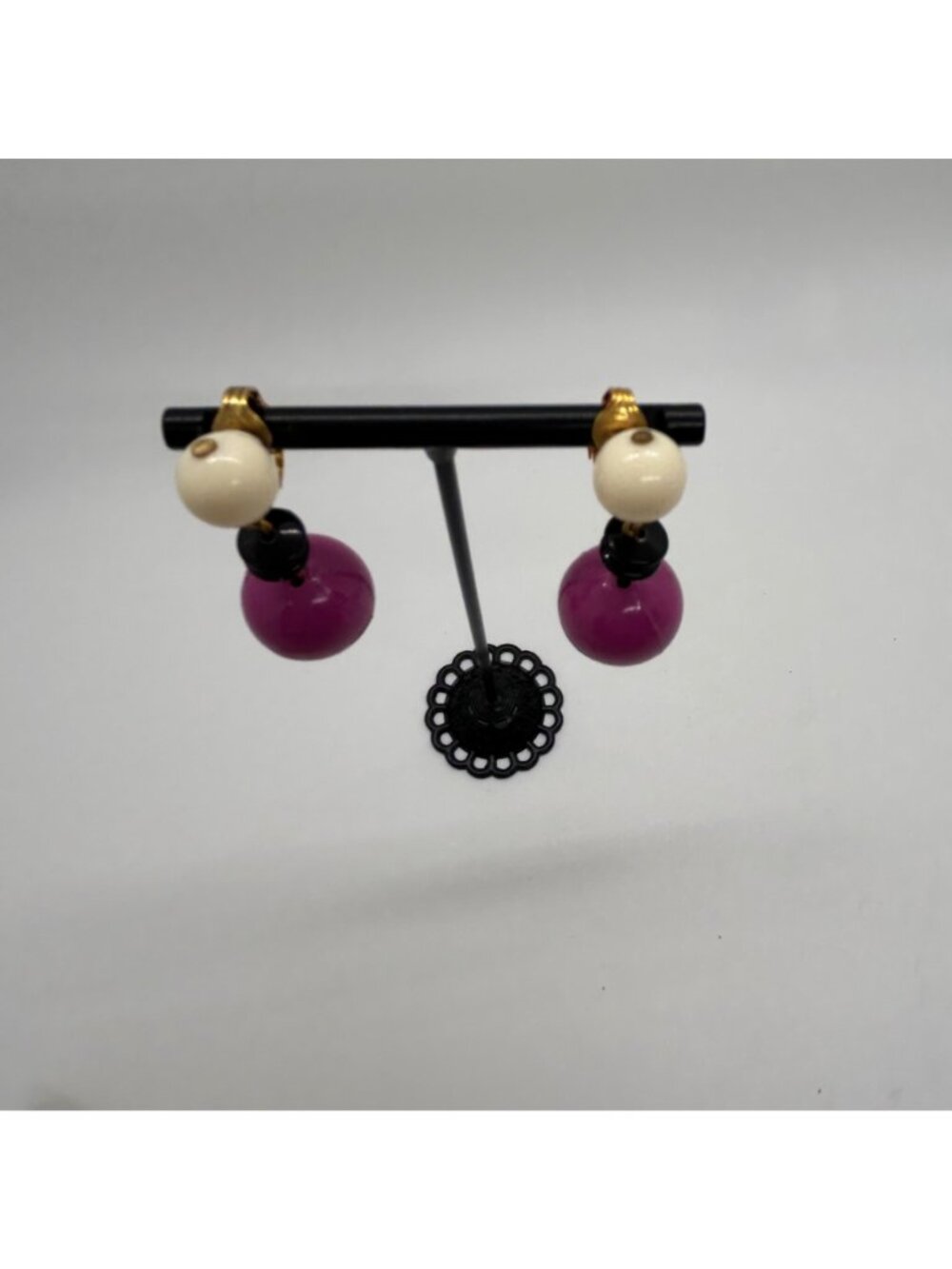 Vintage 1960s Dangle Earrings Clip-On Acrylic Pink White & Black Mod Design - Picture 10 of 12